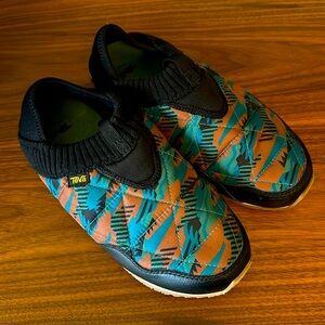 Teva ReEmber, LIKE NEW, size 8